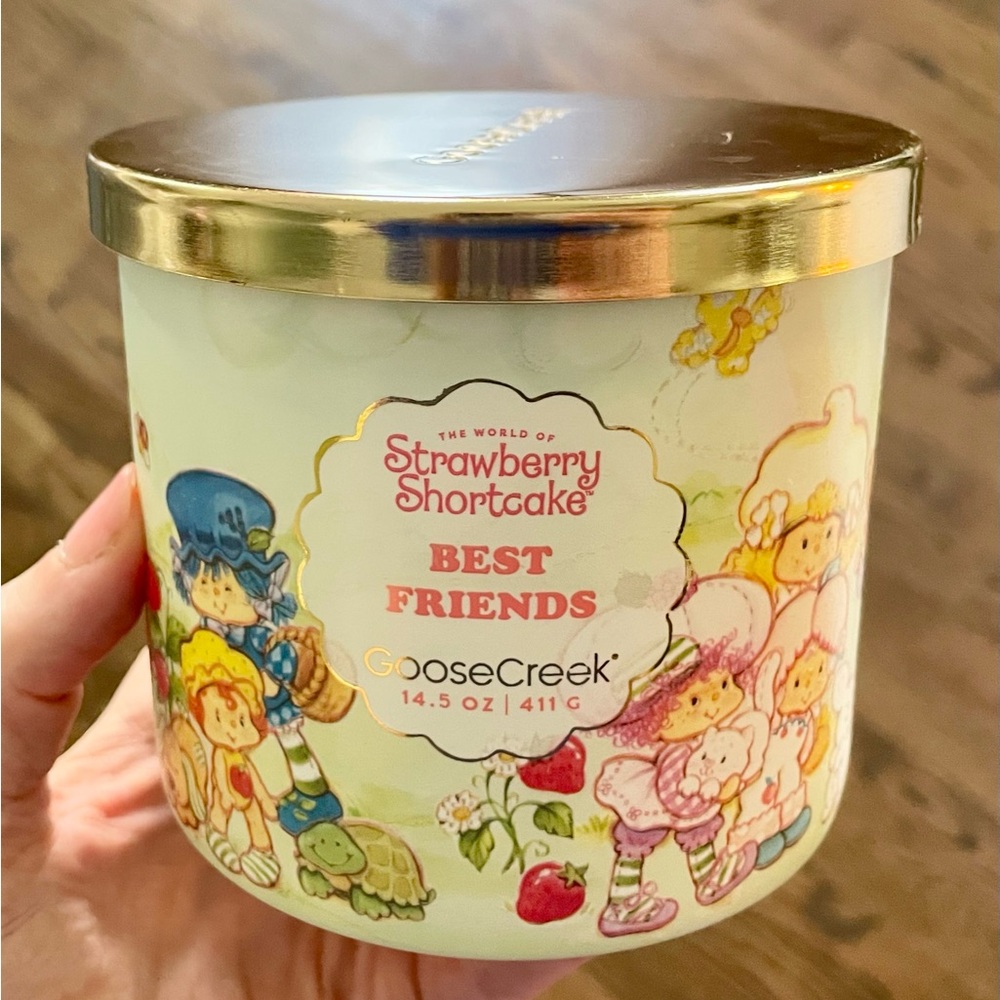 Strawberry Shortcake Best Friends 14.5 oz  3-Wick Candle